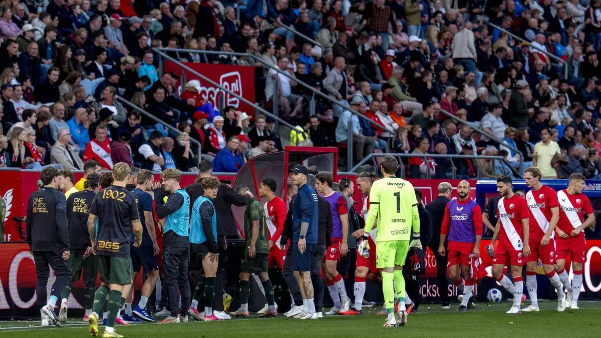 KNVB Lanjutkan Laga FC Utrecht vs Go Ahead Eagles Tanpa Penonton KNVB Lanjutkan Laga FC Utrecht vs Go Ahead Eagles Tanpa Penonton